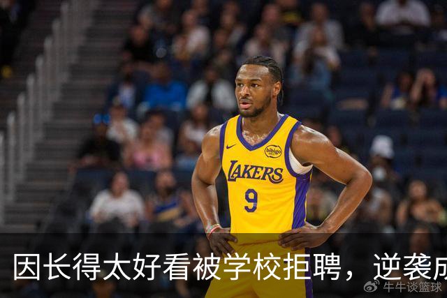 因长得太好看被学校拒聘，逆袭成顶流coser，全网为何叫她人民的兔娘？